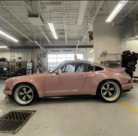 Singer Porsche DLRS in Gucci Pink 1 of 75 [1440 x 1426] 